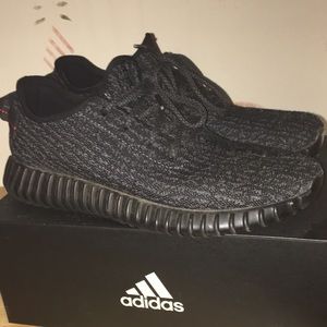 Yeezy Pirate Black v2 RARELY WORN, W/OUT BOX